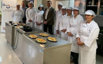 Visita del concejal de Empleo al curso de cocina Oviedo Incluye